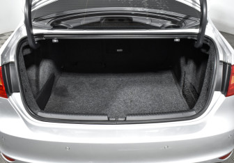 Подержанный автомобиль Volkswagen Jetta Sedan 2013 года (18 фото)