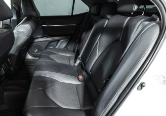 Подержанный автомобиль Toyota Camry Sedan 2022 года (10 фото)