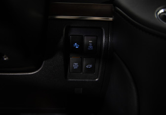 Подержанный автомобиль Toyota Land Cruiser Suv 2016 года (24 фото)