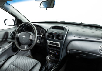 Подержанный автомобиль Nissan Almera Classic 2006 года (9 фото)