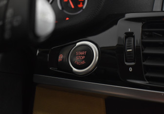 Подержанный автомобиль BMW X3 2015 года (17 фото)
