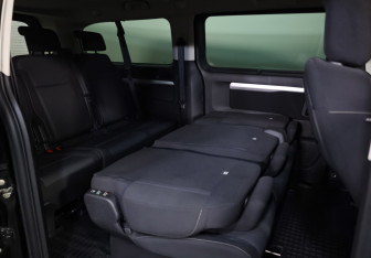 Подержанный автомобиль Peugeot Traveller 2021 года (27 фото)