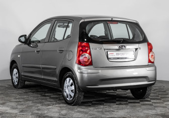 Подержанный автомобиль Kia Picanto 2007 года (7 фото)