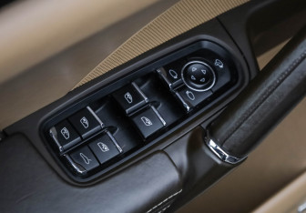 Подержанный автомобиль Porsche Cayenne 2017 года (28 фото)