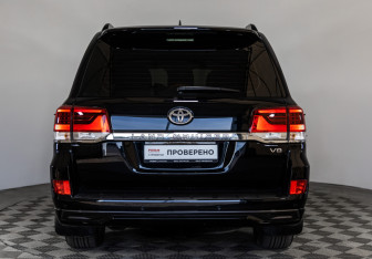 Подержанный автомобиль Toyota Land Cruiser Suv 2016 года (6 фото)
