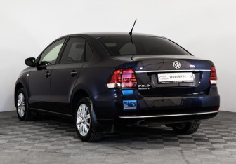 Подержанный автомобиль Volkswagen Polo Sedan 2015 года (7 фото)