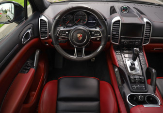 Подержанный автомобиль Porsche Cayenne 2014 года (13 фото)