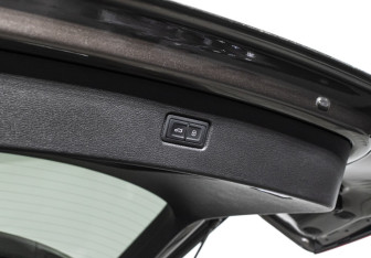 Подержанный автомобиль Audi Q7 2015 года (22 фото)