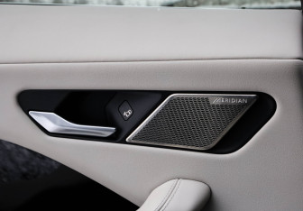 Подержанный автомобиль Jaguar I-Pace 2021 года (26 фото)