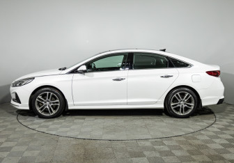 Подержанный автомобиль Hyundai Sonata 2017 года (8 фото)
