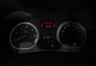 Подержанный автомобиль Renault Duster 2014 года (13 фото)