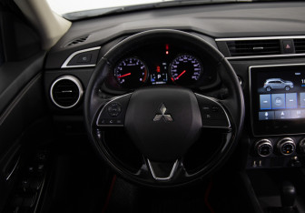 Подержанный автомобиль Mitsubishi ASX 2022 года (10 фото)