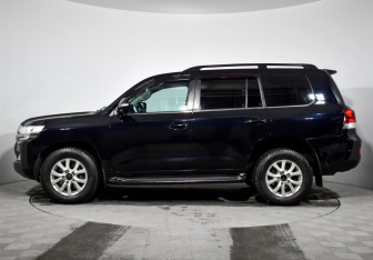 Подержанный автомобиль Toyota Land Cruiser Suv 2015 года (8 фото)