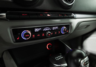 Подержанный автомобиль Audi A3 Sedan 2014 года (17 фото)