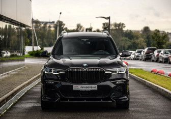 Подержанный автомобиль BMW X7 2020 года (4 фото)