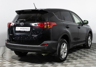 Подержанный автомобиль Toyota RAV4 2013 года (5 фото)