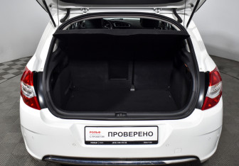 Подержанный автомобиль Citroen C4 Hatchback 2011 года (19 фото)
