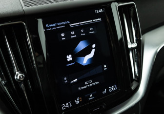 Подержанный автомобиль Volvo XC60 2019 года (18 фото)