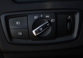 Подержанный автомобиль BMW X1 2017 года (24 фото)