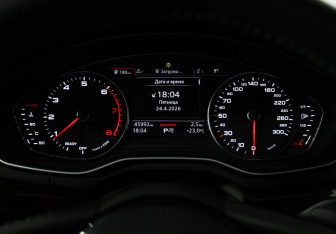 Подержанный автомобиль Audi A4 Sedan 2017 года (12 фото)