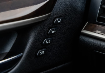 Подержанный автомобиль Lexus ES 2013 года (18 фото)