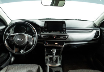 Подержанный автомобиль Kia Seltos 2021 года (13 фото)