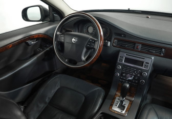 Подержанный автомобиль Volvo S80 2008 года (8 фото)