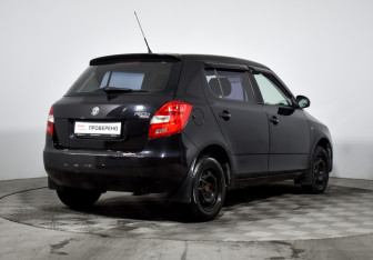 Подержанный автомобиль Skoda Fabia Hatchback 2010 года (5 фото)