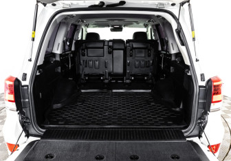 Подержанный автомобиль Toyota Land Cruiser Suv 2016 года (37 фото)