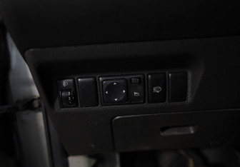 Подержанный автомобиль Nissan X-Trail 2006 года (13 фото)