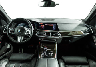 Подержанный автомобиль BMW X5 2019 года (13 фото)
