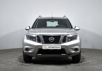Подержанный автомобиль Nissan Terrano 2020 года (2 фото)