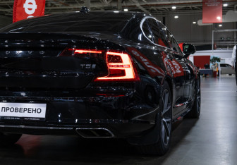 Подержанный автомобиль Volvo S90 2018 года (10 фото)