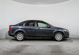 Подержанный автомобиль Ford Focus Sedan 2011 года (4 фото)