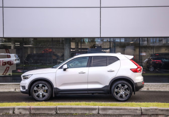 Подержанный автомобиль Volvo XC40 2021 года (9 фото)