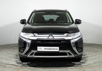 Подержанный автомобиль Mitsubishi Outlander 2019 года (2 фото)