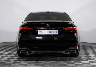 Подержанный автомобиль Toyota Avalon 2022 года (8 фото)