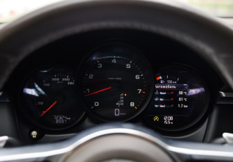 Подержанный автомобиль Porsche Macan 2019 года (13 фото)