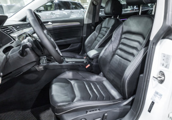 Подержанный автомобиль Volkswagen Arteon 2020 года (17 фото)