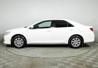 Подержанный автомобиль Toyota Camry Sedan 2013 года (8 фото)