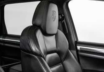 Подержанный автомобиль Porsche Cayenne 2013 года (25 фото)