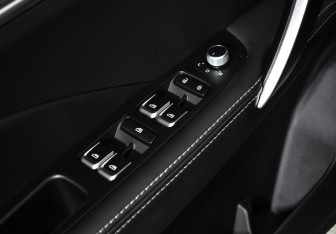 Подержанный автомобиль Geely Coolray 2023 года (10 фото)