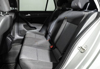 Подержанный автомобиль Volkswagen Golf Hatchback 2014 года (10 фото)