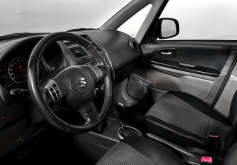 Подержанный автомобиль Suzuki SX4 Hatchback 2006 года (9 фото)
