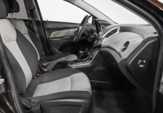 Подержанный автомобиль Chevrolet Cruze Sedan 2013 года (17 фото)