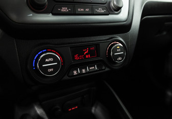 Подержанный автомобиль Kia Rio Sedan 2015 года (15 фото)
