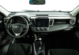 Подержанный автомобиль Toyota RAV4 2014 года (13 фото)