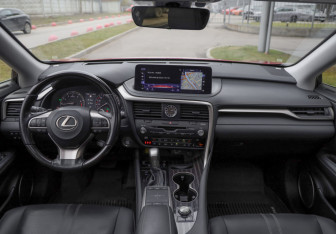 Подержанный автомобиль Lexus RX 2021 года (11 фото)