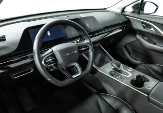 Подержанный автомобиль Omoda C5 2023 года (11 фото)