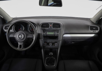 Подержанный автомобиль Volkswagen Golf Hatchback 2011 года (8 фото)